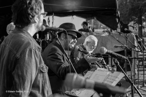 Colin Linden annoints Bruce Cockburn into the Mariposa Hall Of Fame