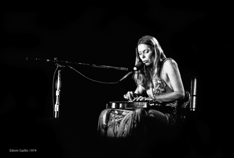 Joni Mitchell 02.10.74  Massey Hall, Toronto