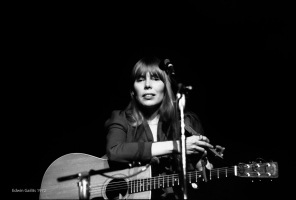 Joni Mitchell 02.25.72  Massey Hall, Toronto