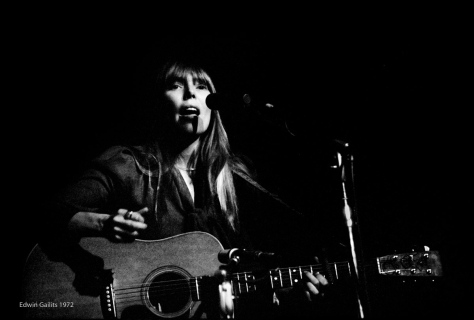 Joni Mitchell 02.25.72  Massey Hall, Toronto
