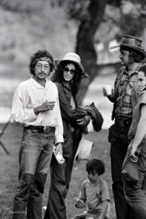 Bob Dylan and Sara (and son on the grass?) next to U.Philips 1972 Mariposa Folk Festival